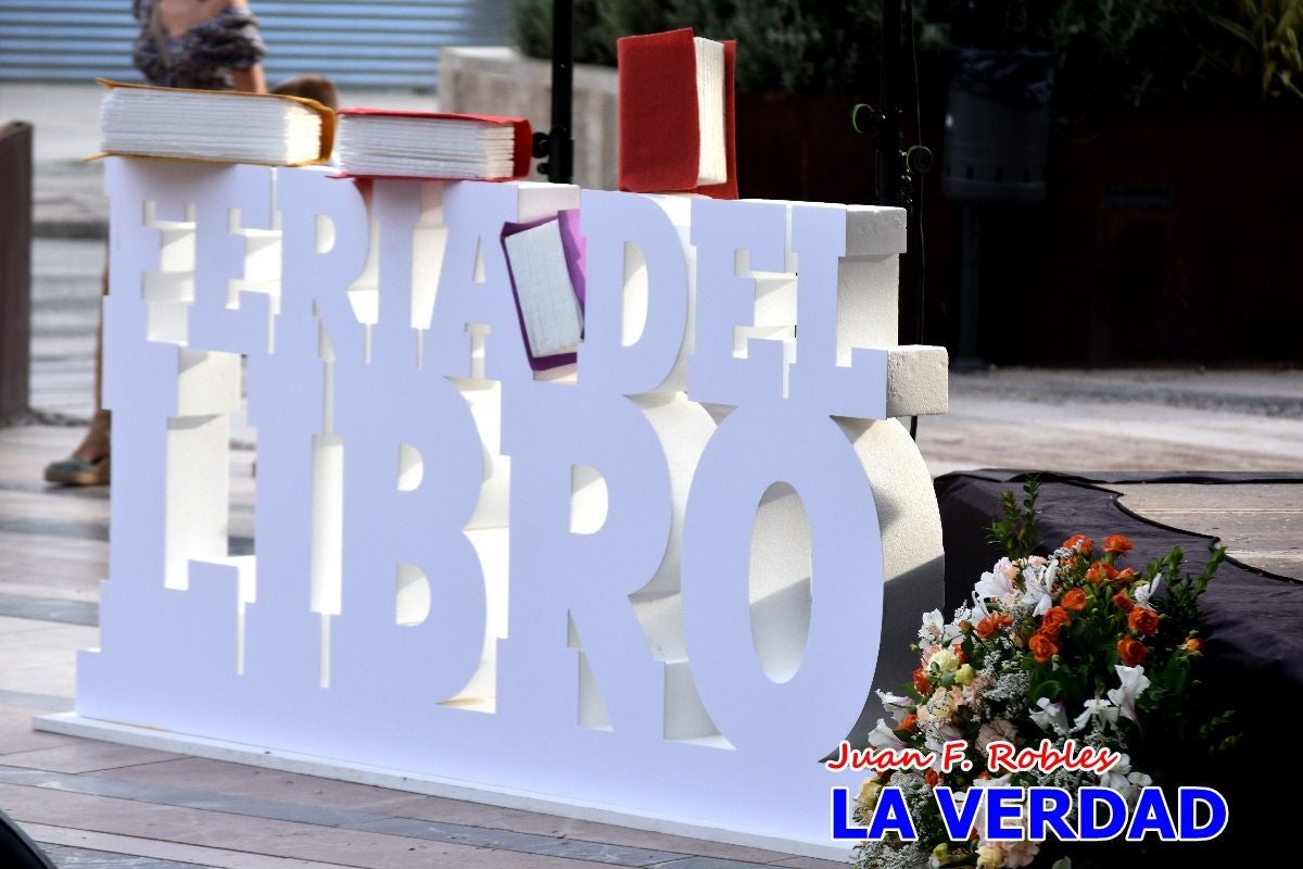 Imágenes de la presentación de «Forjando el mañana» en la Feria del Libro de Caravaca