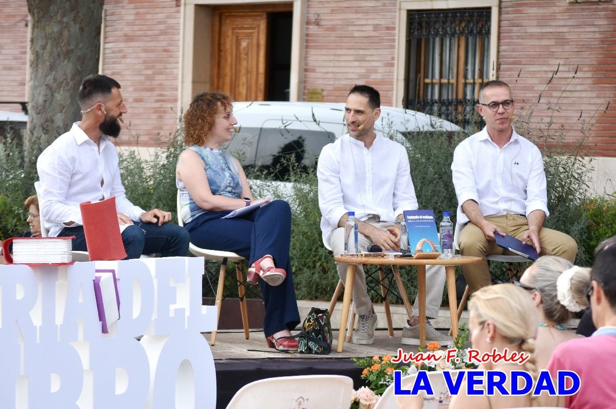 Imágenes de la presentación de «Forjando el mañana» en la Feria del Libro de Caravaca