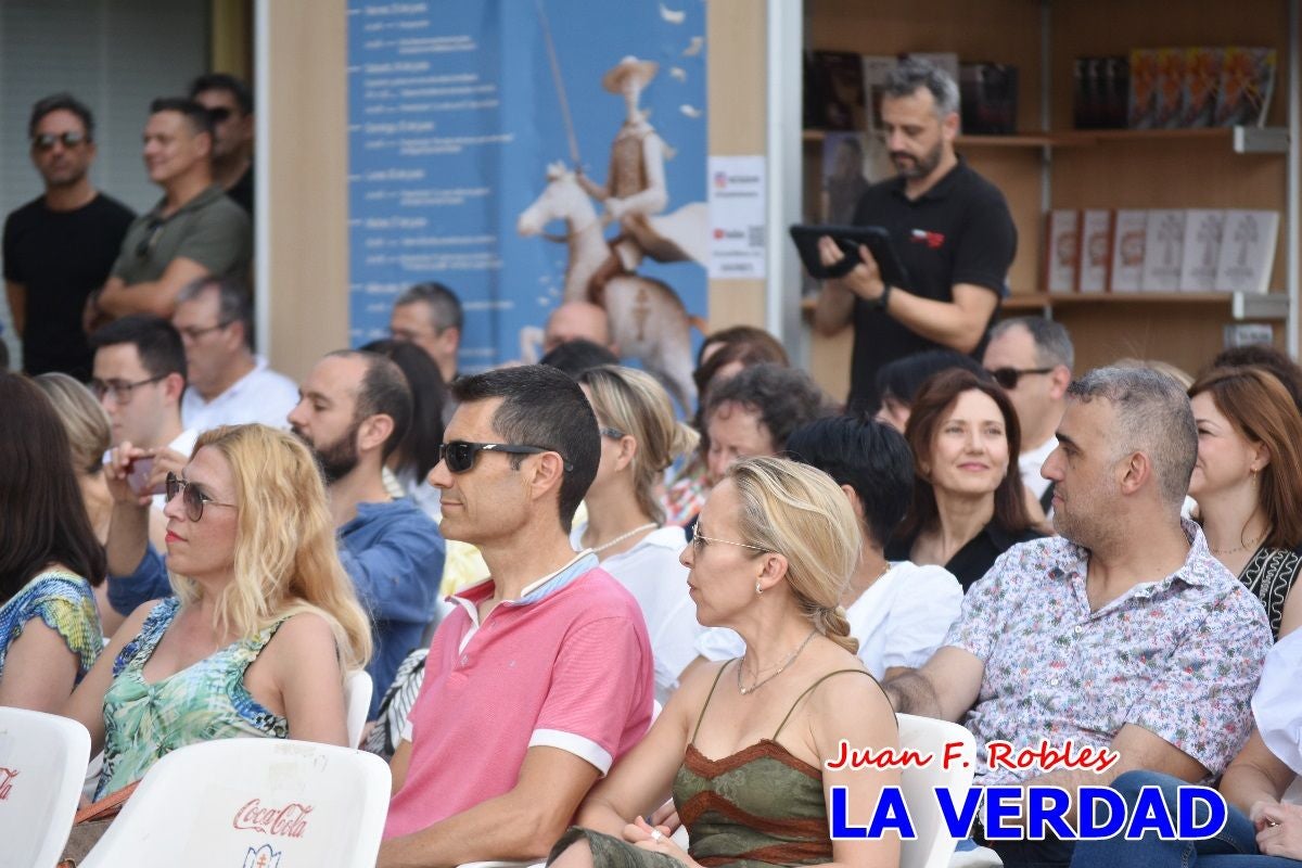 Imágenes de la presentación de «Forjando el mañana» en la Feria del Libro de Caravaca