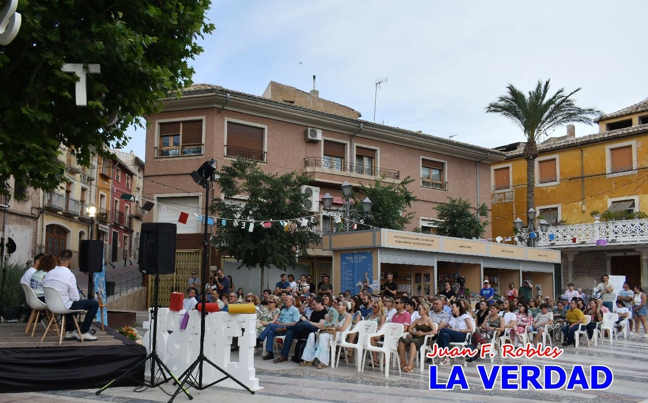 Imágenes de la presentación de «Forjando el mañana» en la Feria del Libro de Caravaca