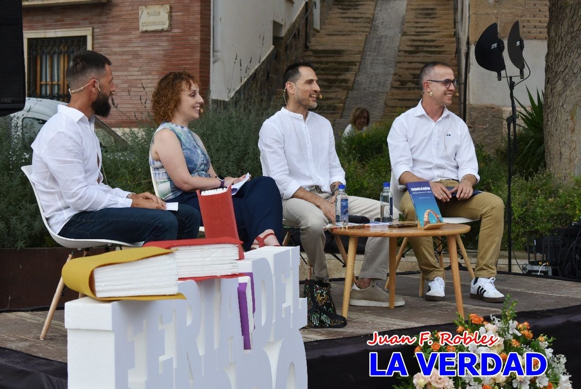 Imágenes de la presentación de «Forjando el mañana» en la Feria del Libro de Caravaca