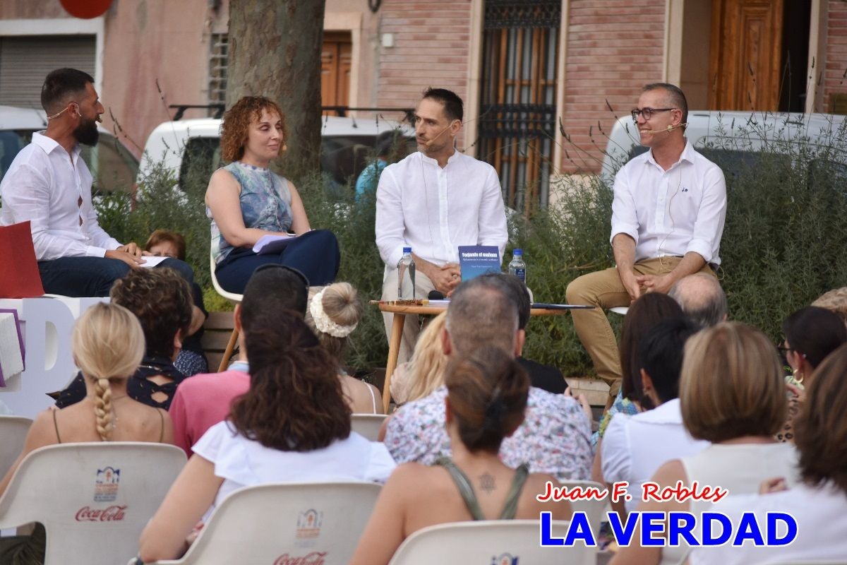 Imágenes de la presentación de «Forjando el mañana» en la Feria del Libro de Caravaca