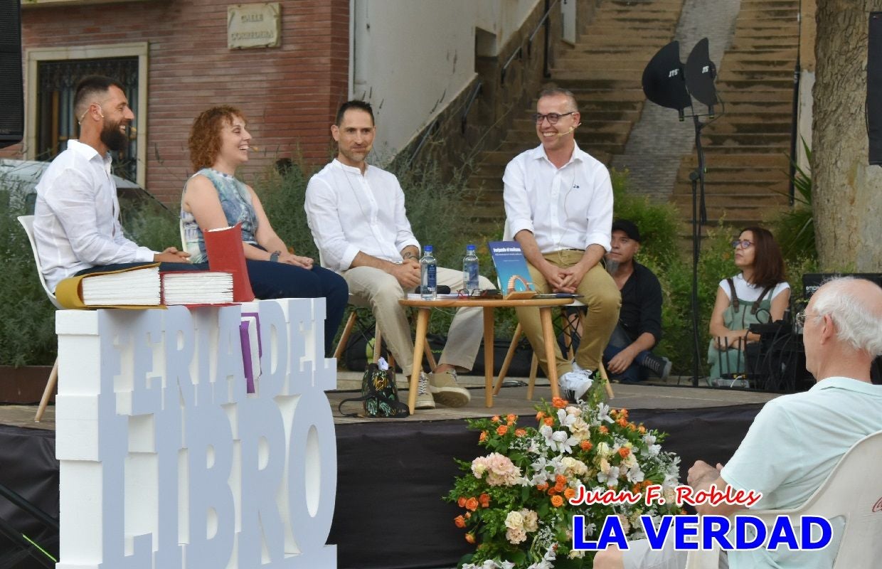 Imágenes de la presentación de «Forjando el mañana» en la Feria del Libro de Caravaca