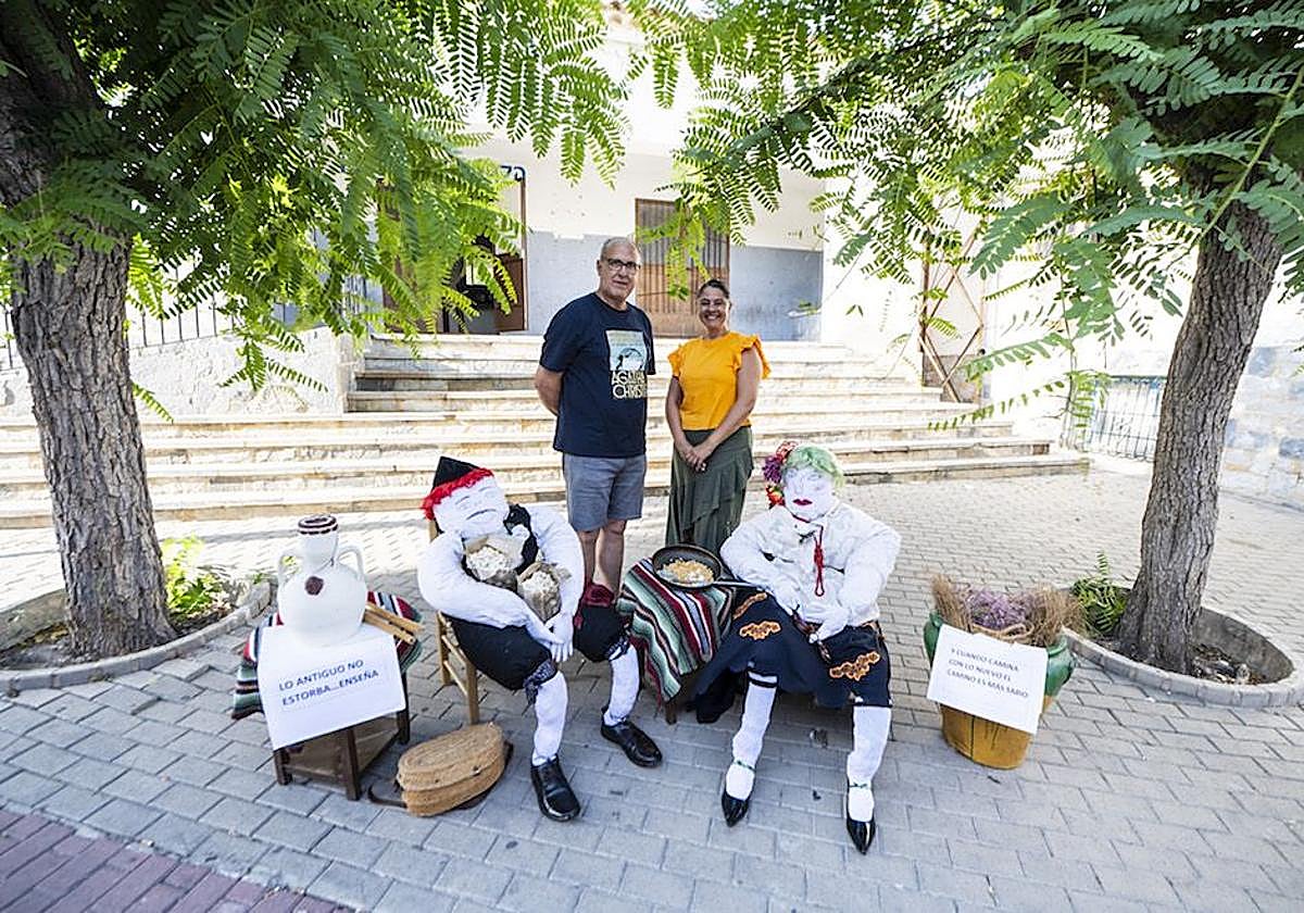 Algunos de los muñecos participantes en el concurso.
