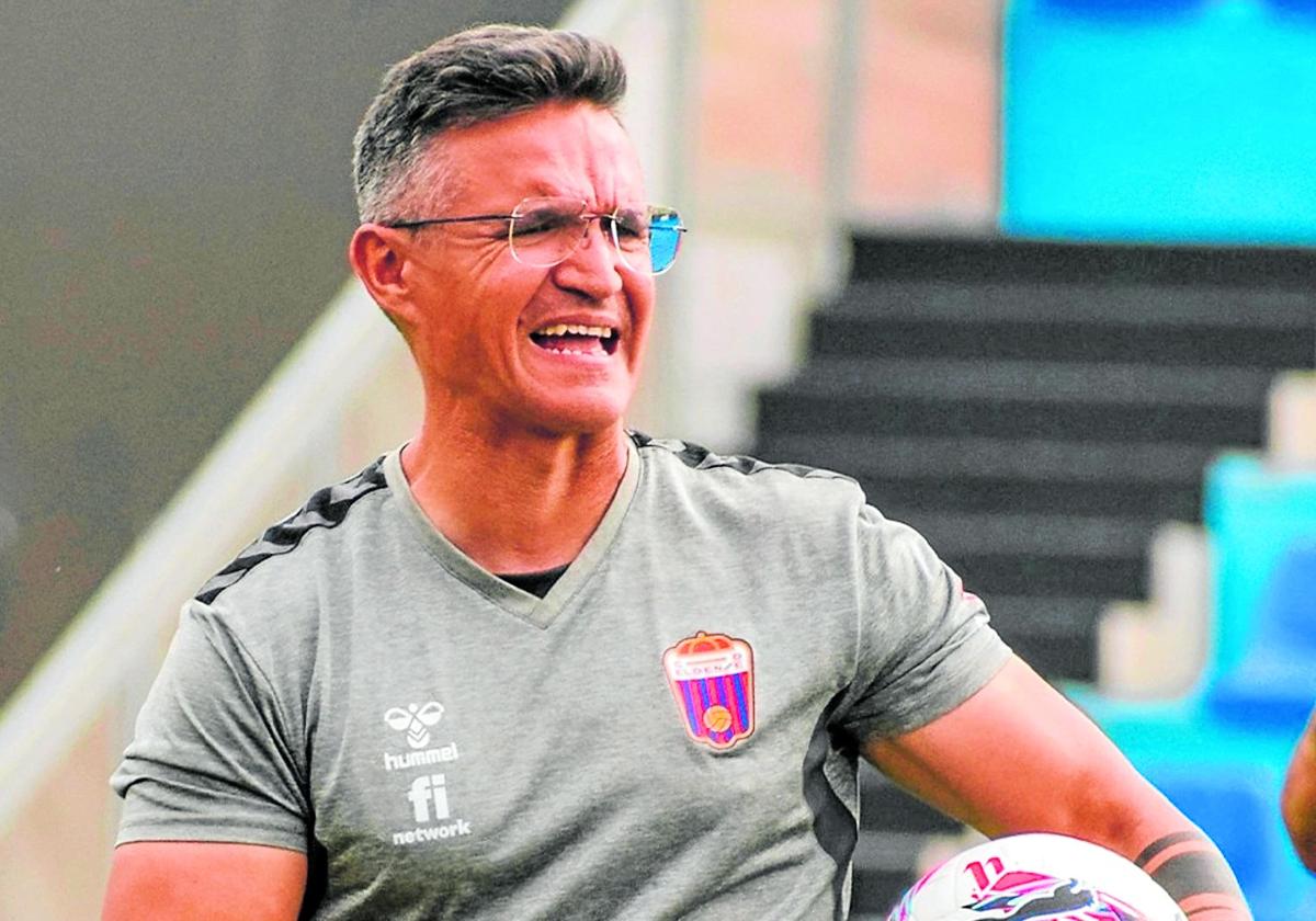 Dani Ponz, en un entrenamiento de la pasada temporada con el CD Eldense.