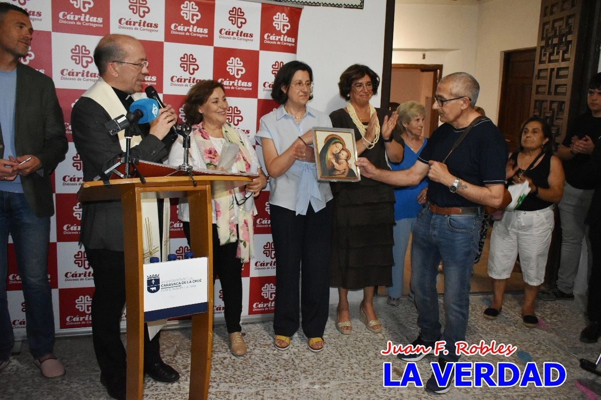 Imágenes de la inauguración de la Exposición Fotográfica de Cáritas en la vicaría Caravaca-Mula