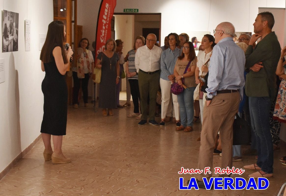 Imágenes de la inauguración de la Exposición Fotográfica de Cáritas en la vicaría Caravaca-Mula