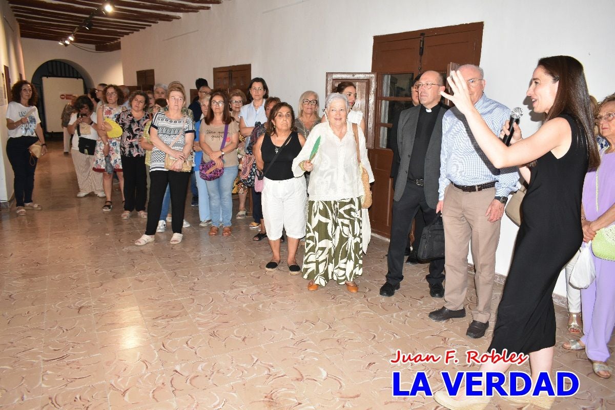Imágenes de la inauguración de la Exposición Fotográfica de Cáritas en la vicaría Caravaca-Mula
