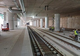 Montaje de vías y catenaria en la nueva estación soterrada de Murcia del Carmen.