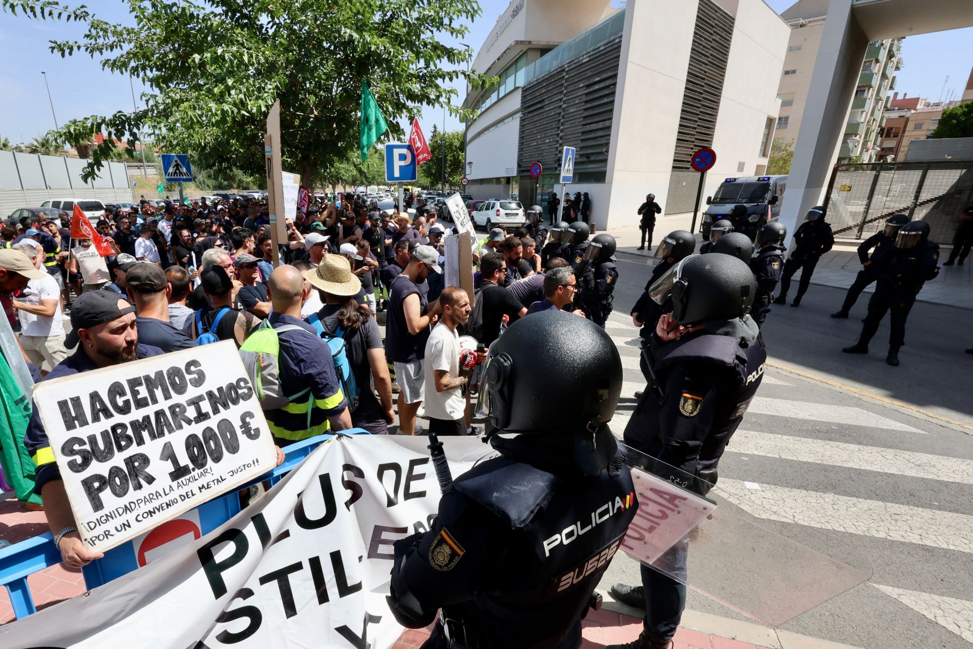 La protesta de los trabajadores de Navantia en la Fremm, en imágenes