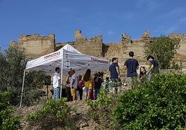 La presentación, este lunes, del programa de voluntariado arqueológico en el entorno del Castillejo de Monteagudo.