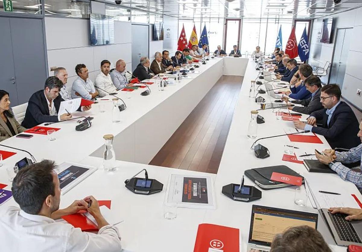 Reunión de los clubes de Primera RFEF en Las Rozas a principios de mes.
