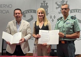 Un momento de la firma del acuerdo celebrada este martes.