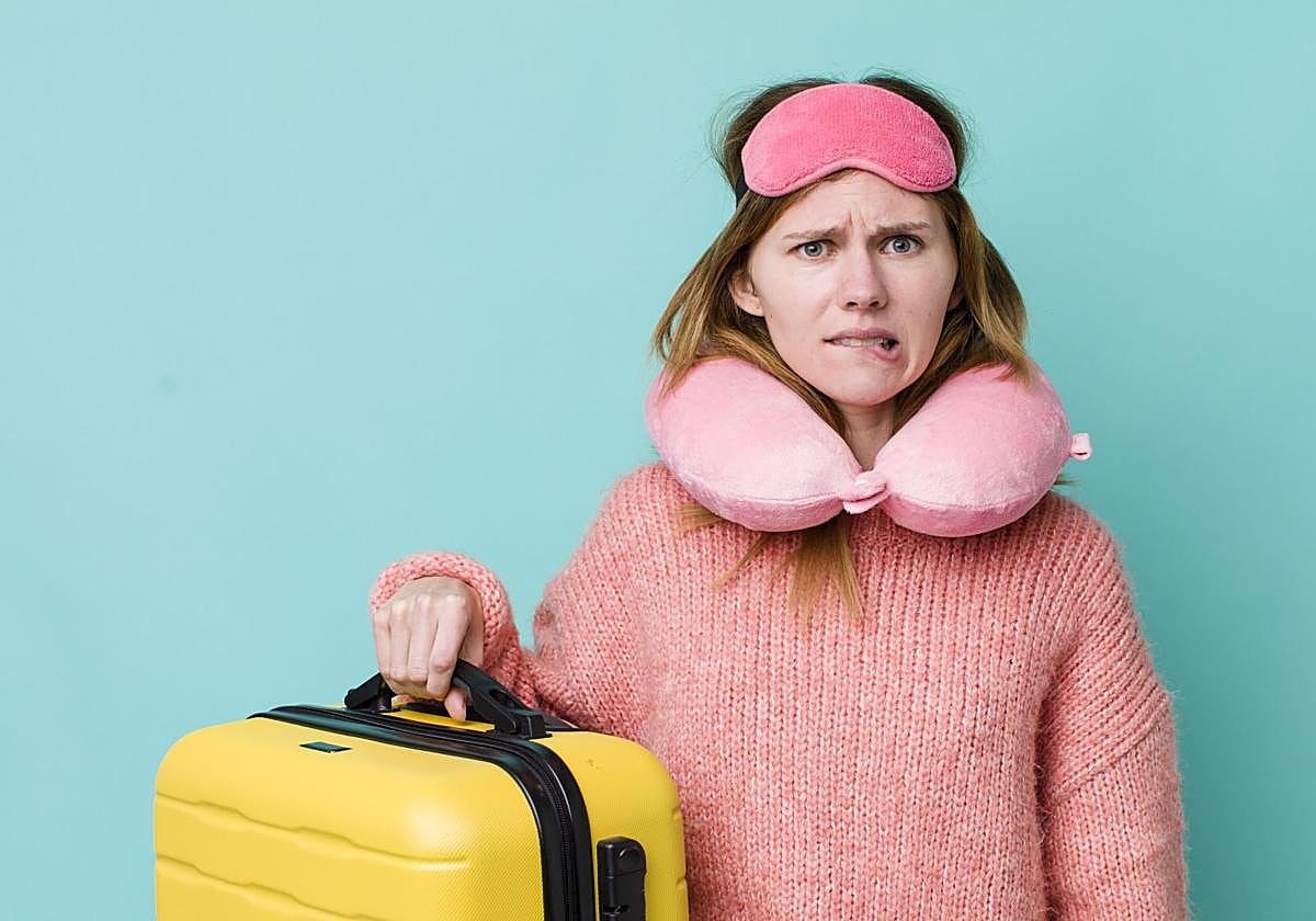 El error que cometes al utilizar un cojín de viaje y que puede «destrozarte» las cervicales