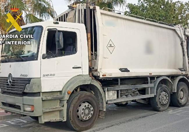 El camión de basura sustraído.