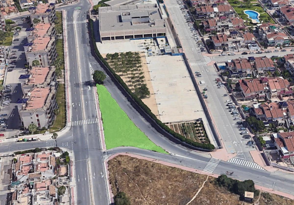 En color verde, la parcela donde se actuará, junto al colegio.