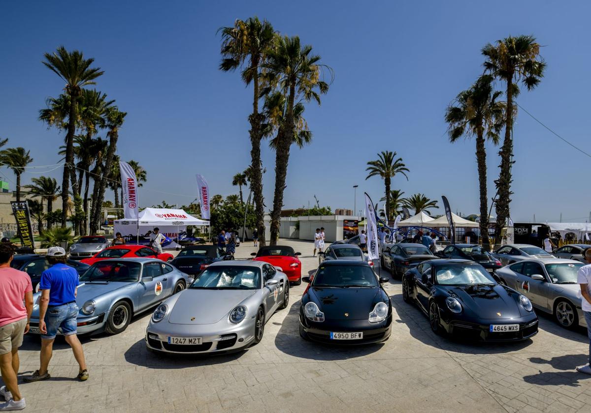 San Pedro del Pinatar acoge la XI edición del encuentro nacional del Automóvil Club PDM