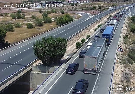 Tráfico congestionado en la A-7