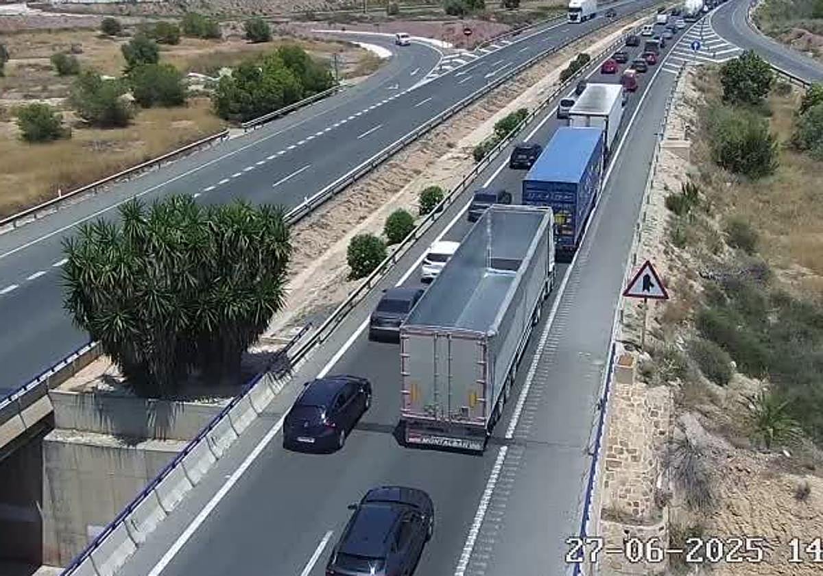 Tráfico congestionado en la A-7