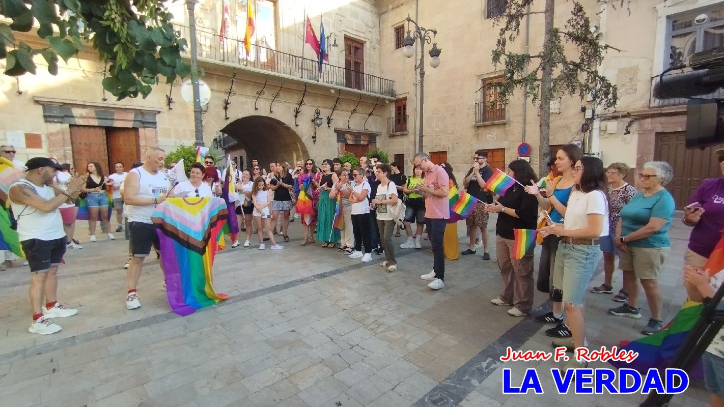 Imágenes de la concentración y lectura del manifiesto del Día del Orgullo LGTBI en Caravaca