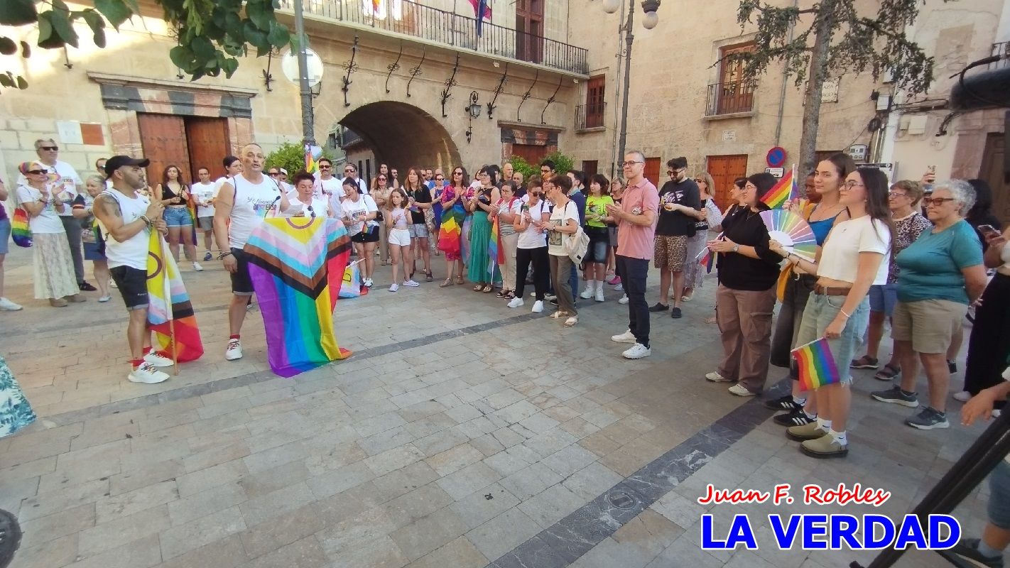 Imágenes de la concentración y lectura del manifiesto del Día del Orgullo LGTBI en Caravaca