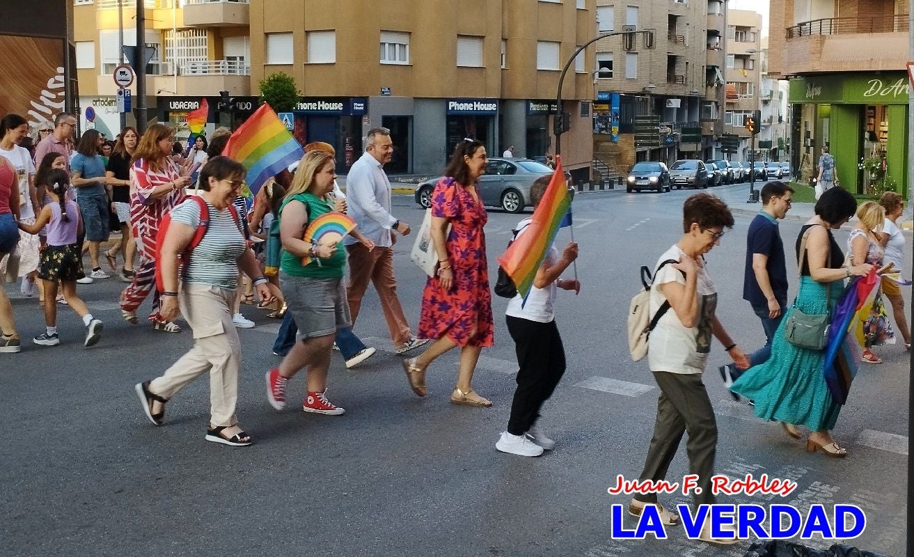 Imágenes de la concentración y lectura del manifiesto del Día del Orgullo LGTBI en Caravaca