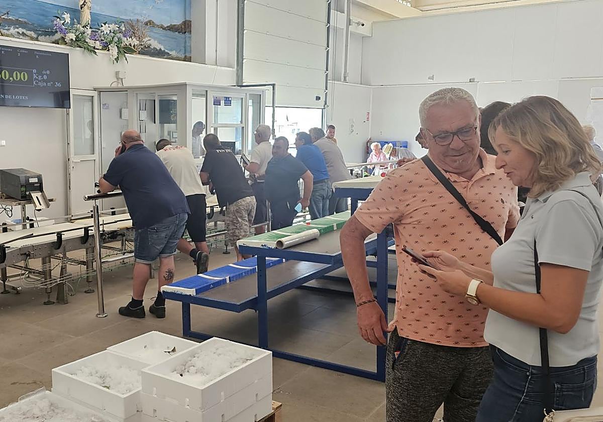 Actividad en la lonja de San Pedro del Pinatar.