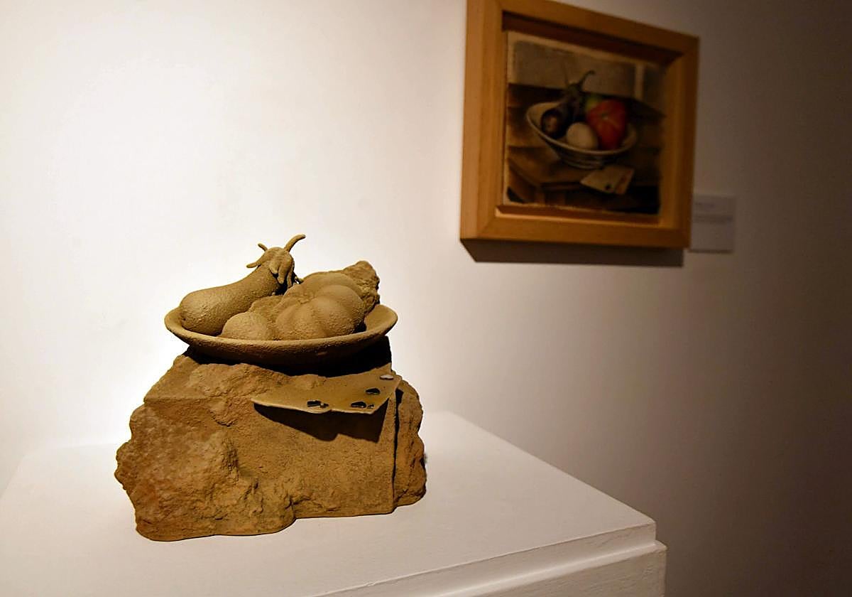 Escultura de Ganga junto a la obra original de Ramón Gaya.