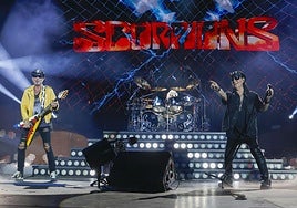 Rudolf Schenker y Klaus Meine, durante el concierto de Scorpions, el gran cabeza de cartel de la jornada del viernes del Rock Imperium de Cartagena.