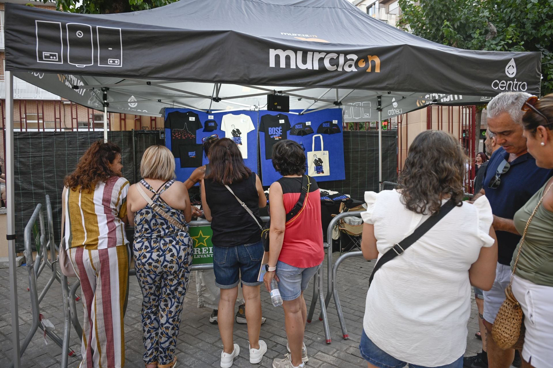 En imágenes, concierto de Miguel Bosé en la Plaza de Toros de Murcia