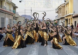 Un grupo de la comparsa Yonud: Hijos del Desierto, ayer .