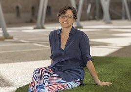 De padres zamoranos y nacida en El Puerto de Santa María, la poeta y traductora Natalia Carbajosa vive en Cartagena desde 1999.