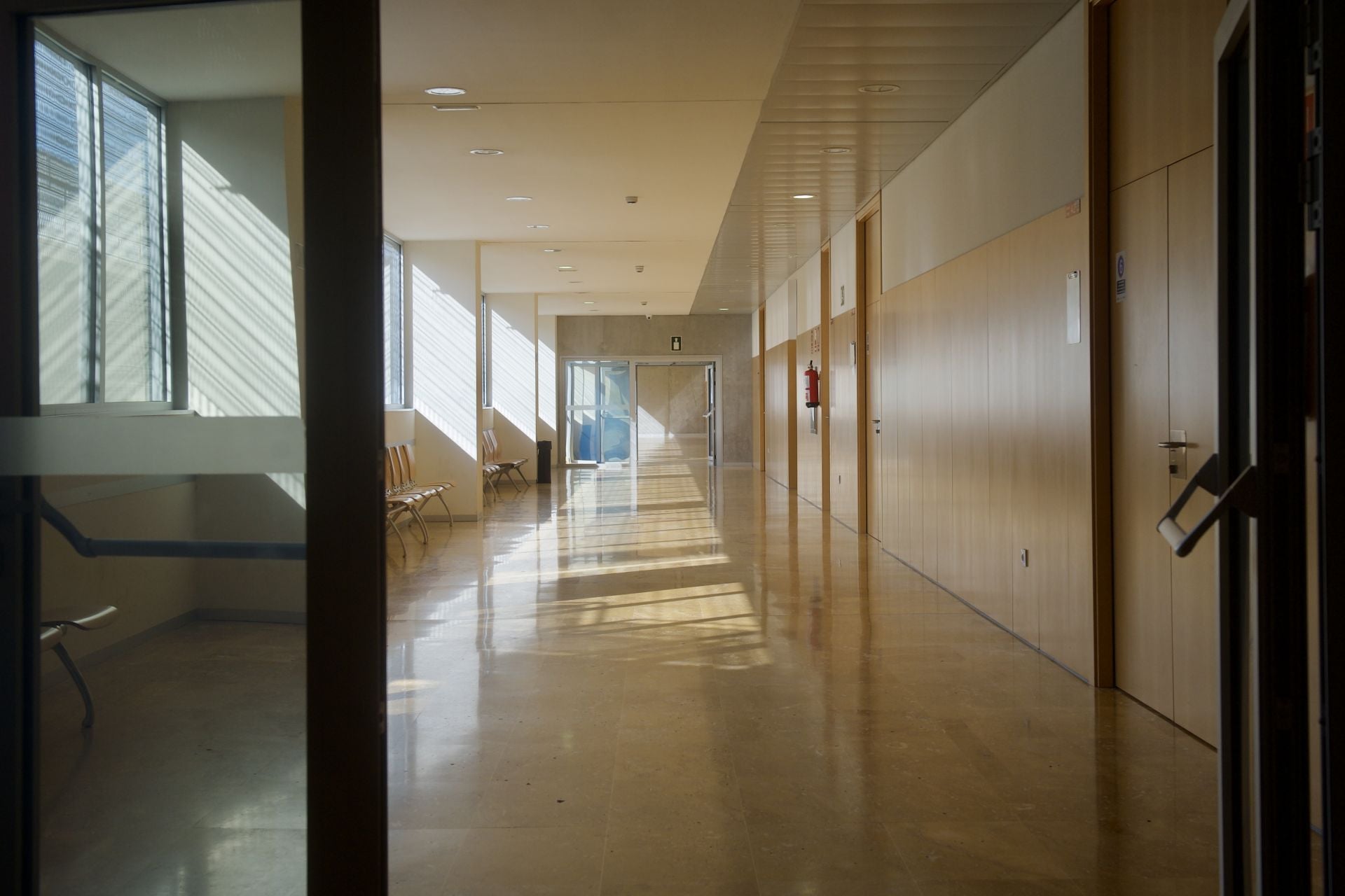 Pasillos vacíos de la Ciudad de la Justicia de Murcia, durante una huelga.