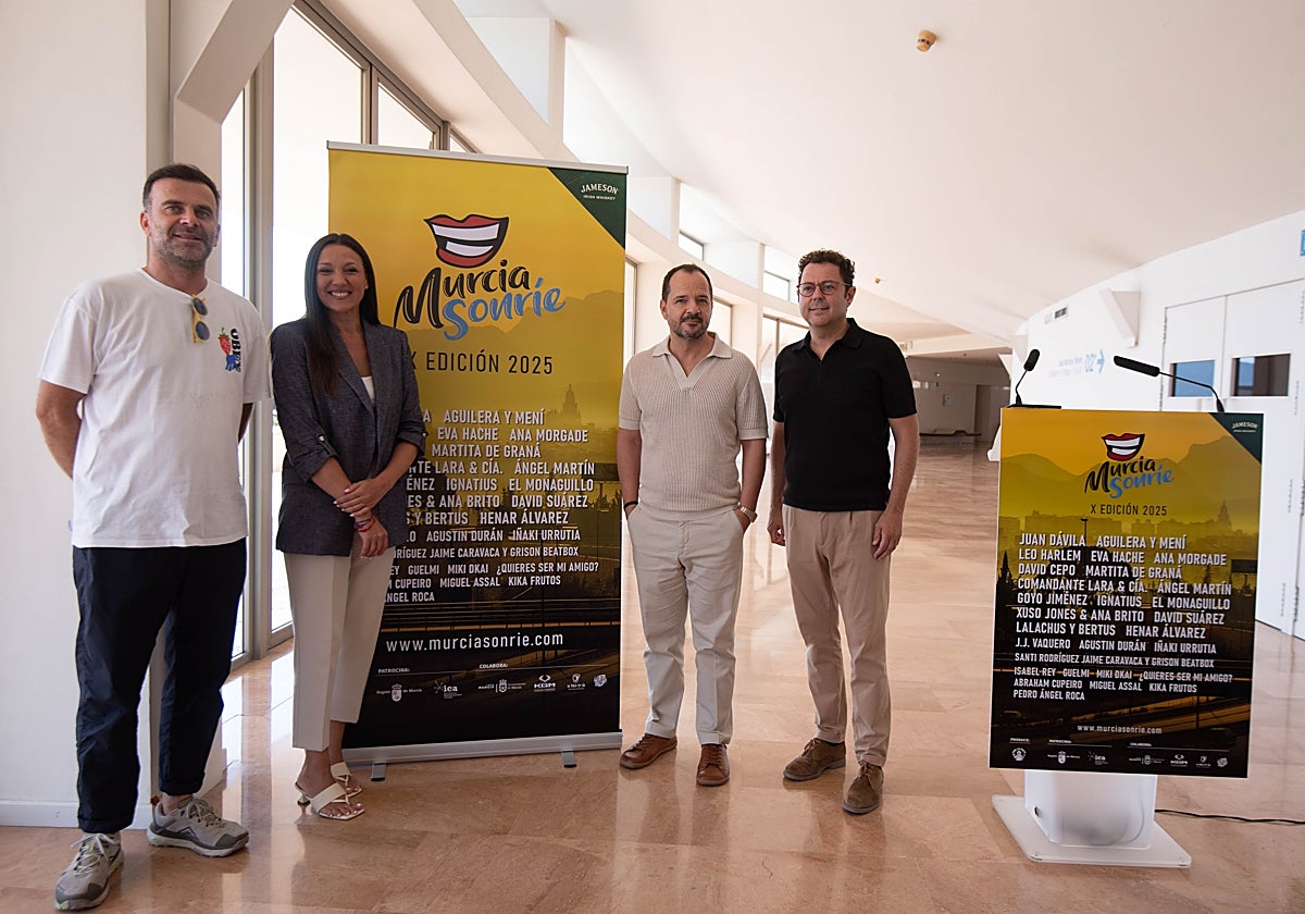 Abilio Gilar, Carmen Conesa, el cómico Ángel Martín y Manuel Cebrián, durante la presentación de Murcia Sonríe.