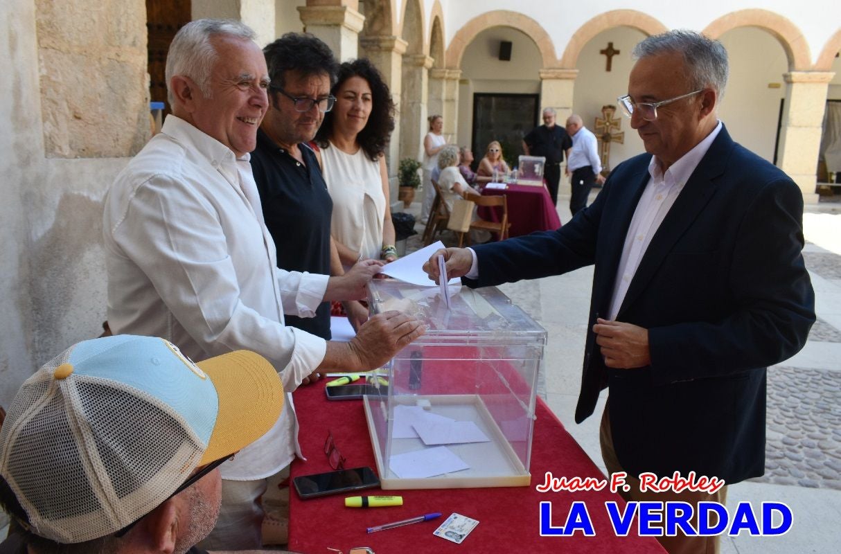 Imágenes de la elección de Jesús López Baquero como hermano mayor de la Vera Cruz de Caravaca