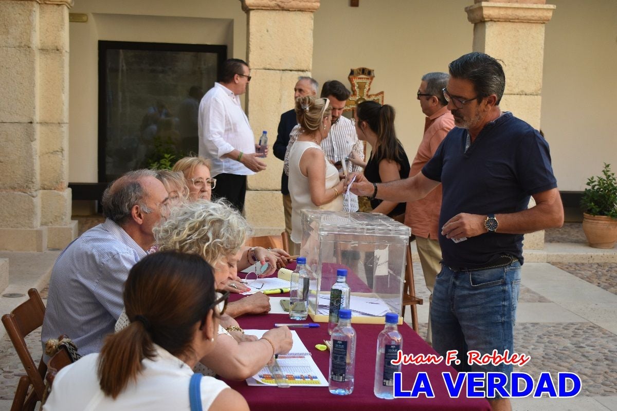 Imágenes de la elección de Jesús López Baquero como hermano mayor de la Vera Cruz de Caravaca