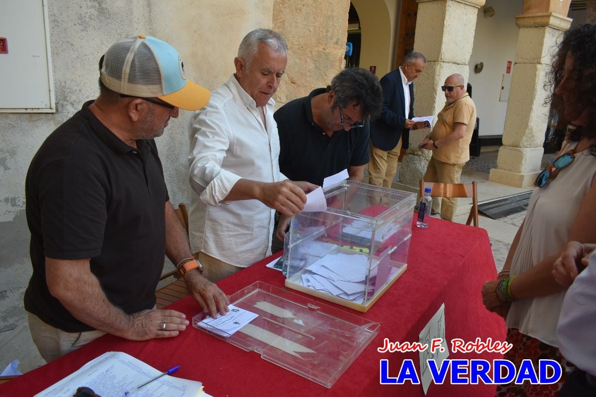 Imágenes de la elección de Jesús López Baquero como hermano mayor de la Vera Cruz de Caravaca