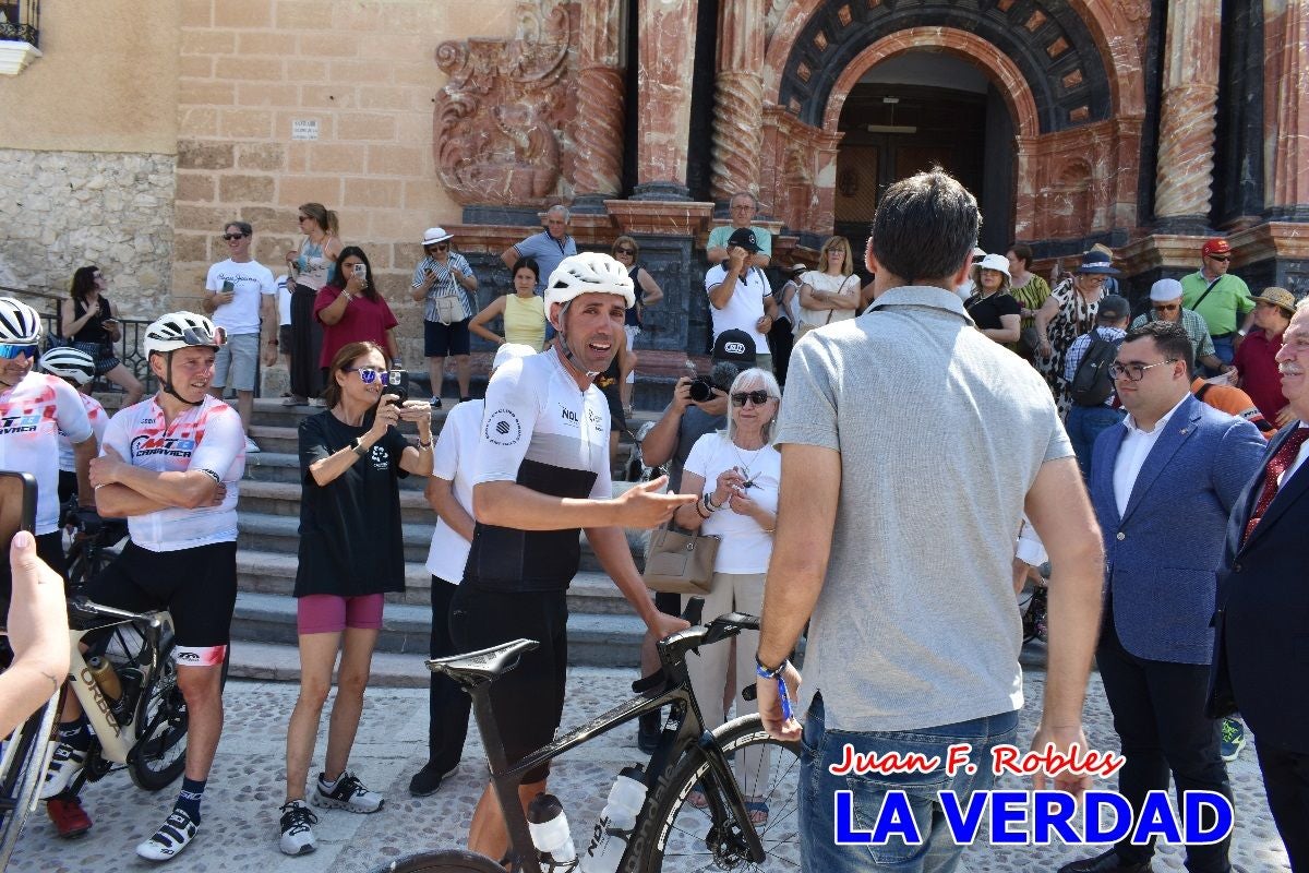 Imágenes de la llegada de José María López a Caravaca para culminar su reto a beneficio de la FELL