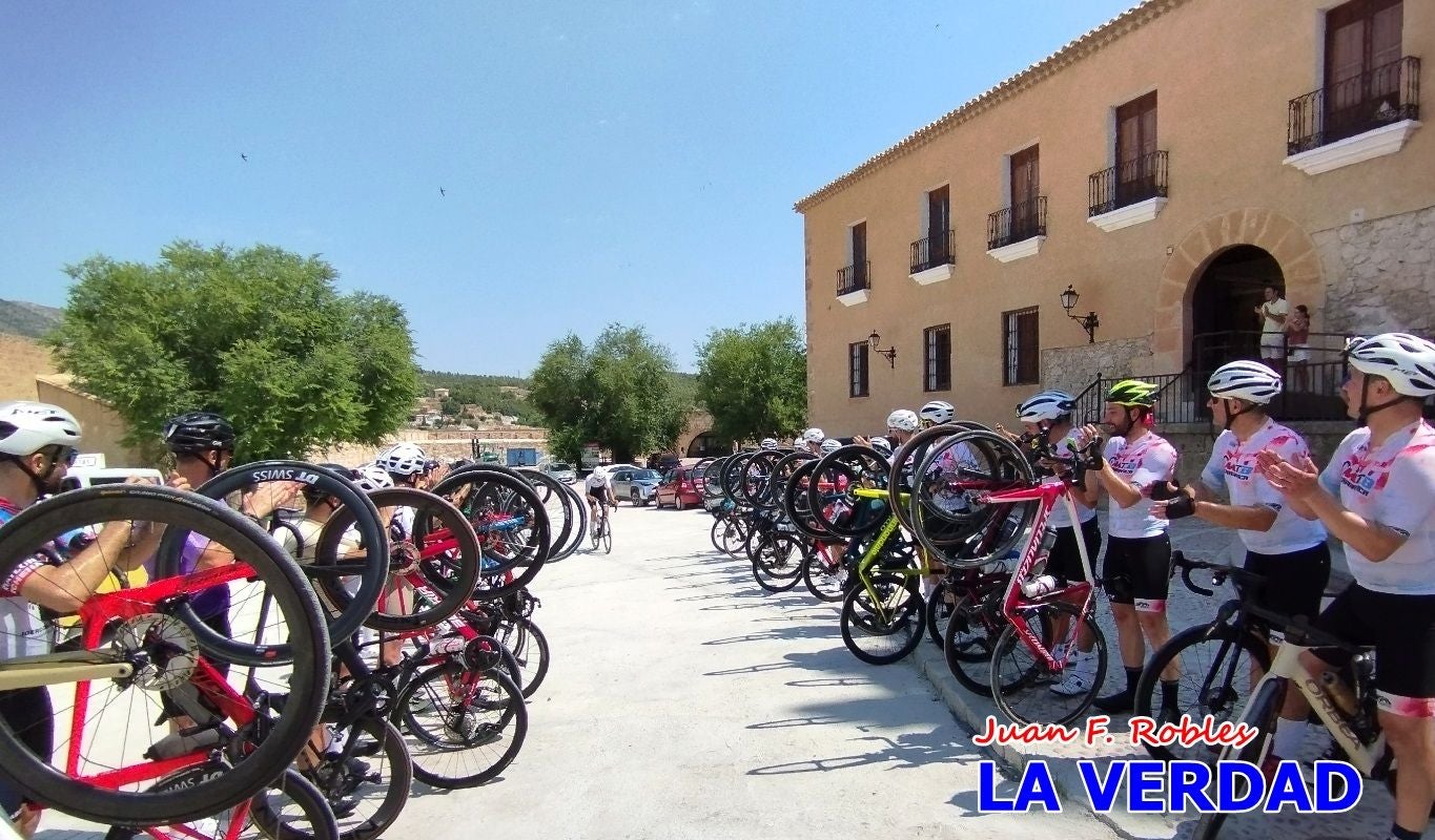 Imágenes de la llegada de José María López a Caravaca para culminar su reto a beneficio de la FELL