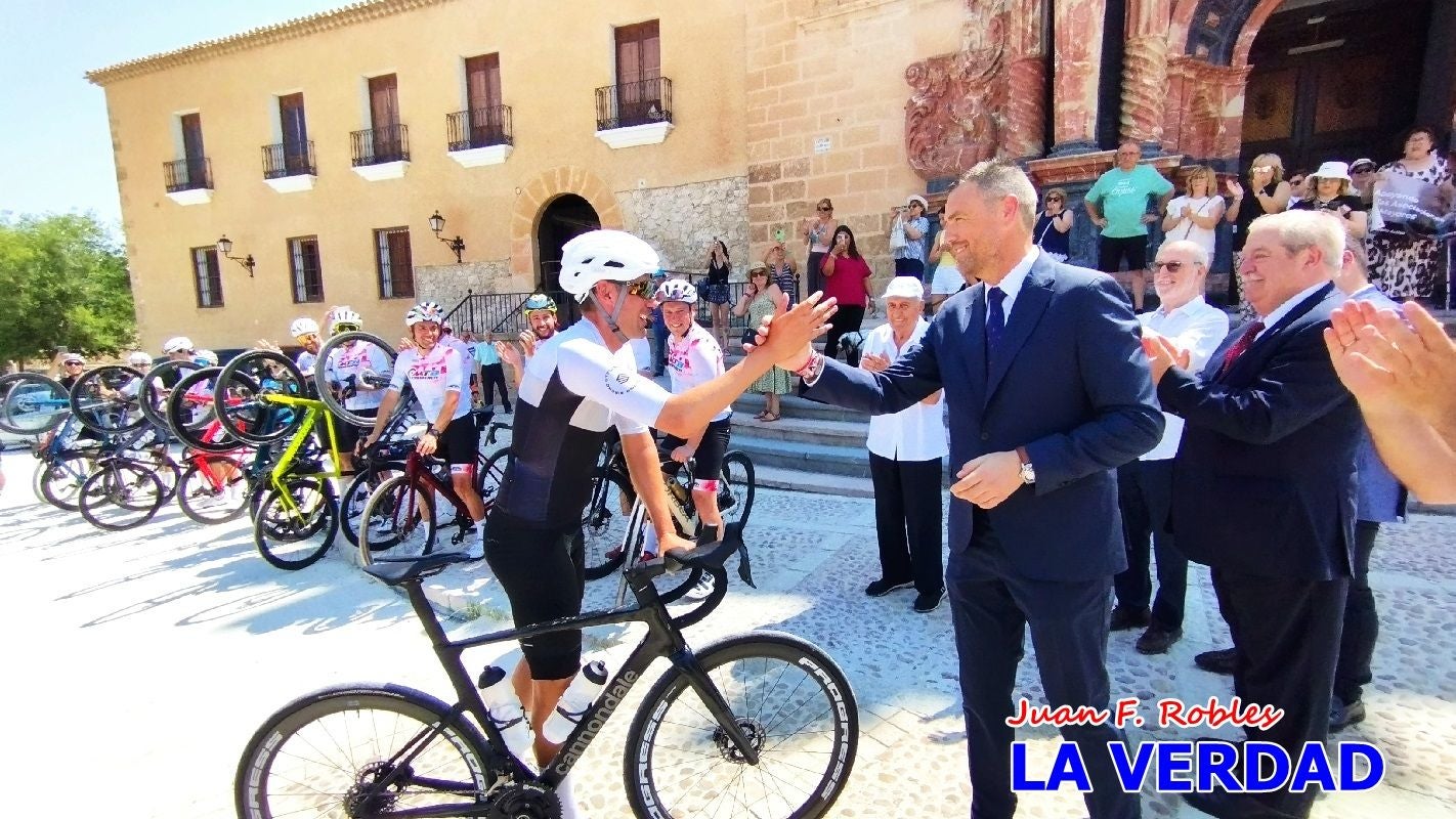 Imágenes de la llegada de José María López a Caravaca para culminar su reto a beneficio de la FELL