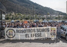Protesta de aficionados, peñistas y abonados del Efesé el 17 de mayo, antes del penúltimo partido en casa contra el Tenerife.
