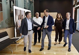 José García Gómez, a la derecha, con otros miembros de la junta directiva de Croem, este martes.