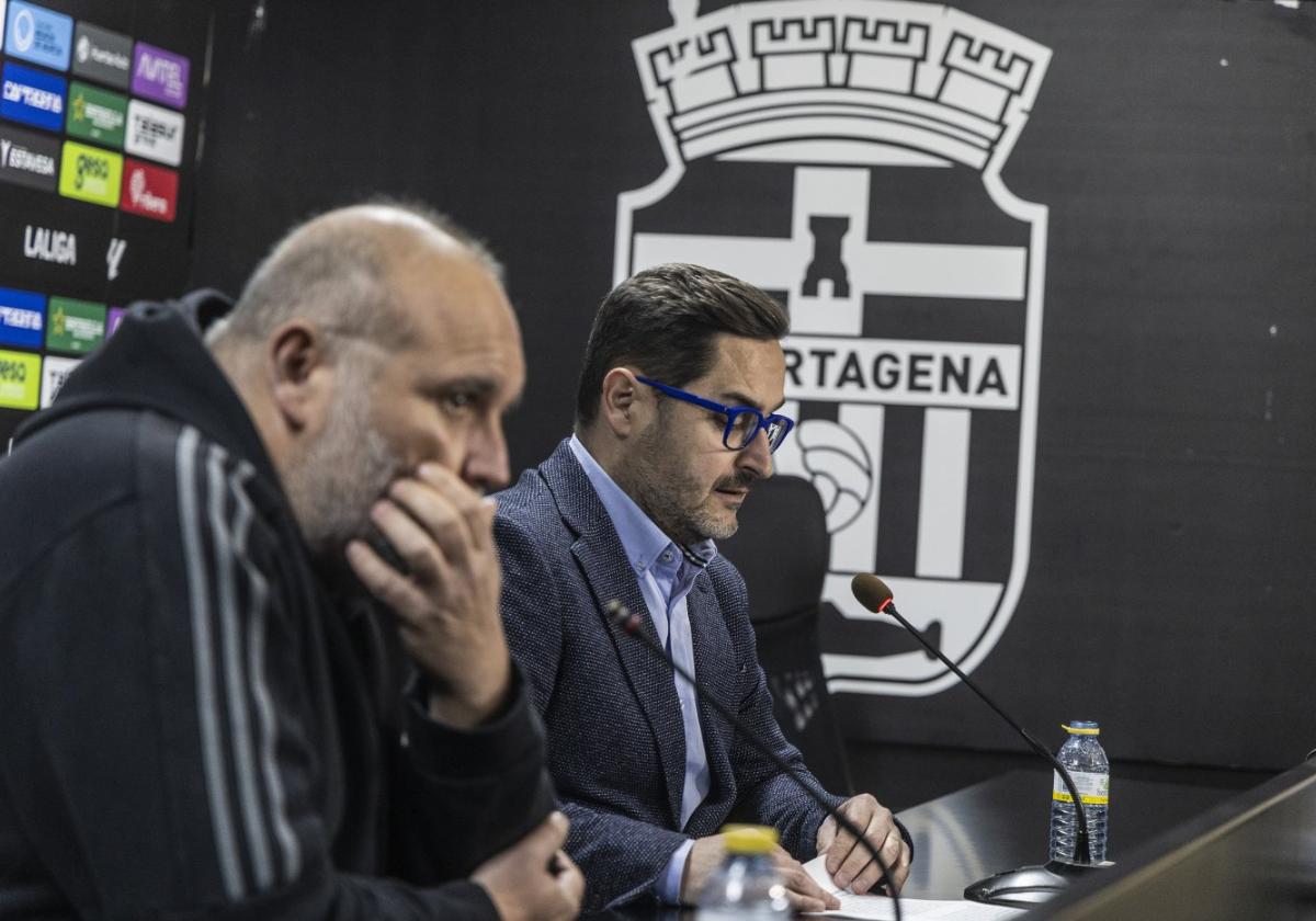Manuel Sánchez Breis y Paco Belmonte comparecen por última vez hasta la fecha en la sala de prensa del estadio Cartagonova, el 4 de febrero.