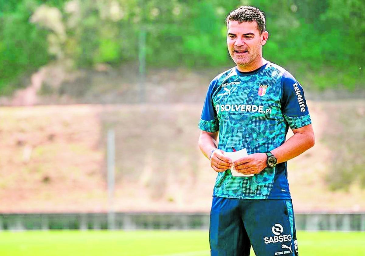 Antonio Gómez, preparador físico murciano, con los colores del Sporting de Braga, club portugués al que se ha unido en los últimos días para comandar un nuevo proyecto.