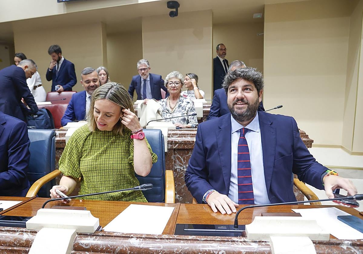 Conchita Ruiz y López Miras, este jueves, en la Asamblea Regional.