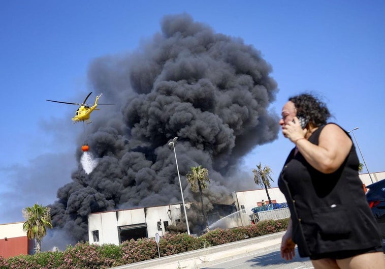 El incendio en una nave de reciclaje de plásticos en Fortuna.