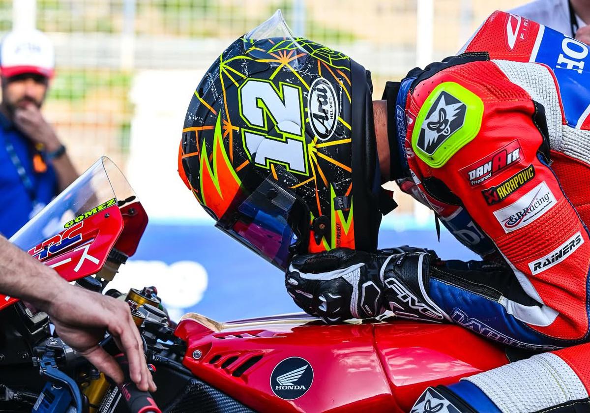 Borja Gómez, sentado en su moto, en una imagen del año pasado.