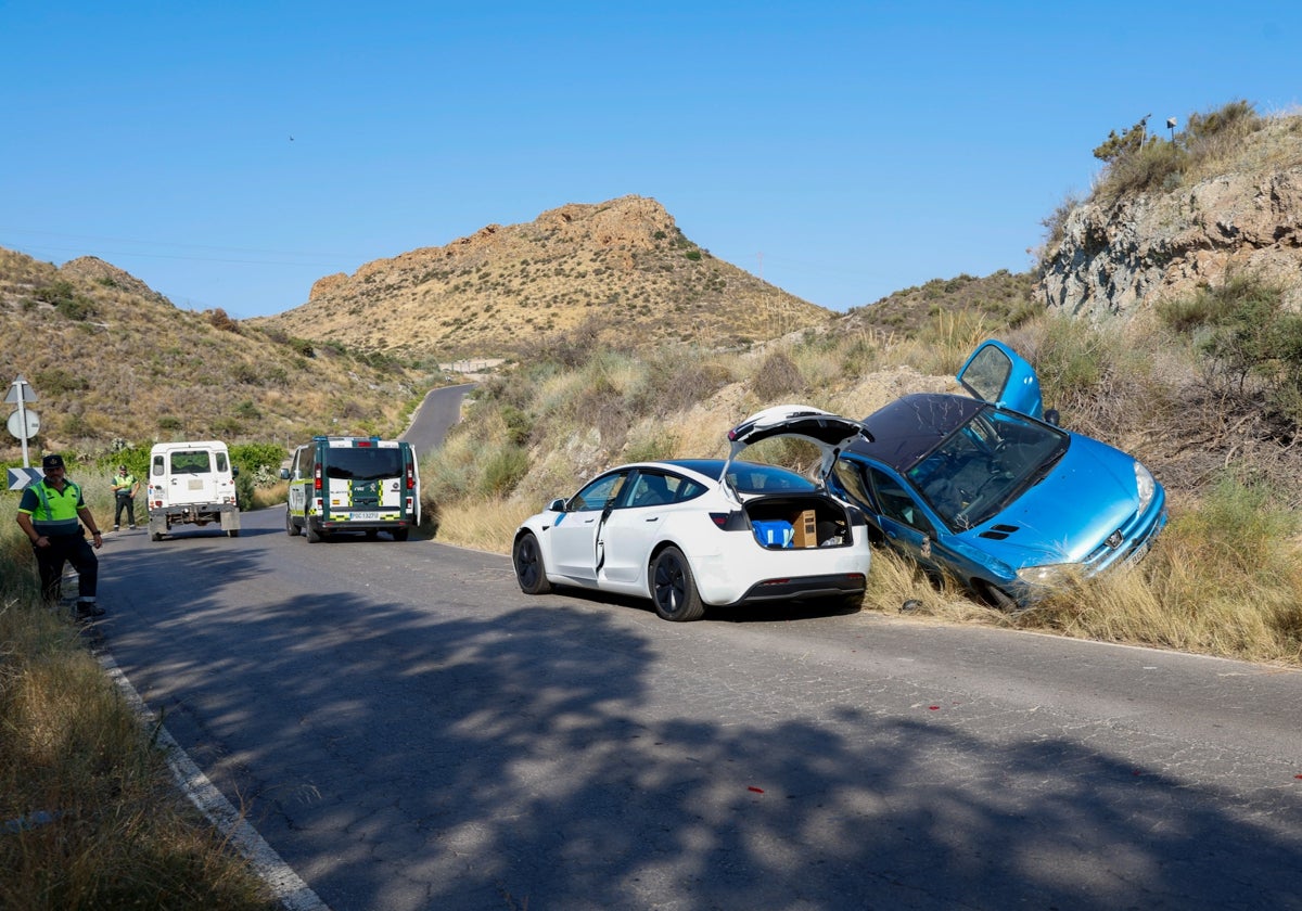 Estado de los vehículos tras el choque en la carretera que une Almendricos con La Campana.