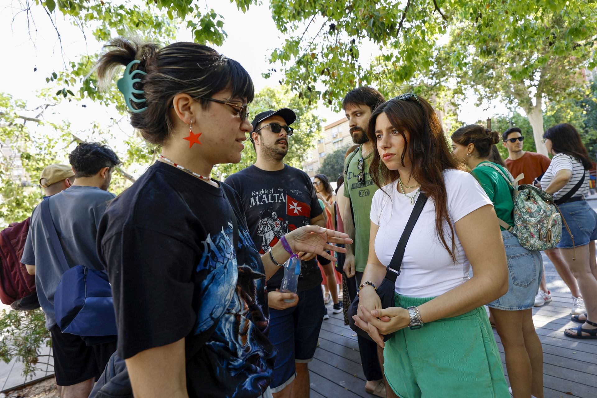 Las protestas de los opositores docentes a las puertas de la Consejería, en imágenes