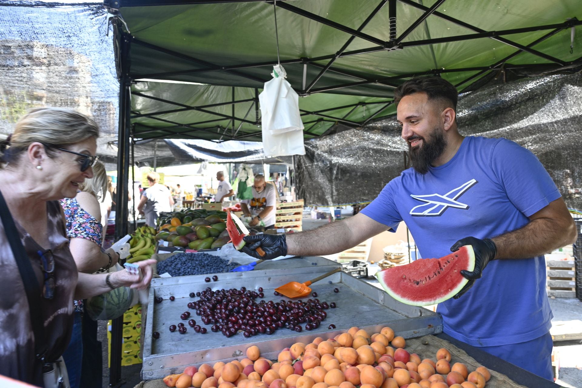 Calor en el mercadillo de Murcia, en imágenes